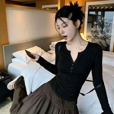 批发V领纽扣褶皱掐腰<b class='q'>长袖</b><b class='q'>T</b><b class='q'>恤</b>女秋季上衣打底衫 上新款 轻熟风 高级感