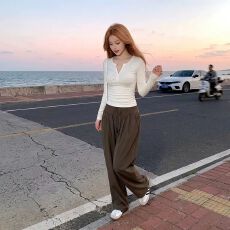 批发v领正肩黑色<b class='q'>长袖</b><b class='q'>t</b><b class='q'>恤</b>春秋季内搭打底衫上衣 2026冬季新款 减龄