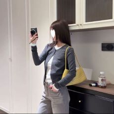 批发设计感假两件撞色上衣秋季新款T恤女 秋<b class='q'>冬</b>新款 气质款 优雅 收腰