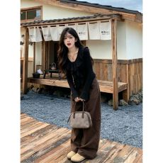 批发性感辣妹V领长袖T恤上衣女早秋季新款 当季热卖 小众设计感 优雅