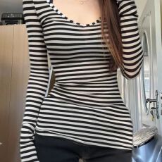 批发已出货 罗纹 设计感喇叭袖条纹V领长袖女收腰显瘦 新款上市 洋气