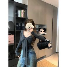 *1 辣妹风红色蝴蝶结长袖T恤女春季小众复古收腰内搭上衣 上新款