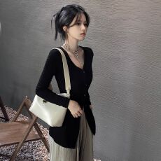 批发已出货 气质V领防晒开衫女夏季小众<b class='q'>修身</b>显瘦早秋薄款外套上衣