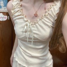 批发已出货 甜酷风蕾丝拼接吊带女新款<b class='q'>修身</b>显瘦设计感小众短款上衣