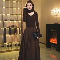 批发春季新款气质长袖轻奢时尚显瘦轻奢设计师气质连衣裙