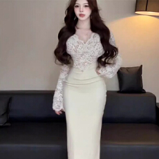 批发v领蕾丝拼接针织<b class='q'>连衣裙</b>女小众设计感包臀鱼尾裙