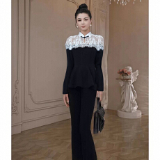 批发【两件套】独特上衣轻奢高级感减龄小众不撞款修身长裤套装