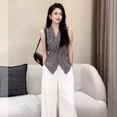 批发100涤显瘦百搭套<b class='q'>装</b>女夏高级洋气减龄格子无袖背心上衣阔腿<b class='q'>裤</b><b class='q'>网红</b>