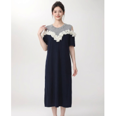 批发藏青灰撞色露肩立体花朵针织<b class='q'>连衣裙</b>女春夏珍珠装饰宽松显瘦中长款