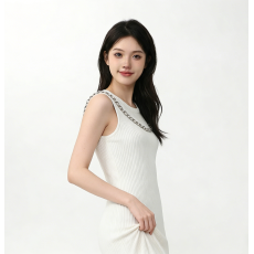 批发小香风白色 U 领链条装饰针织连衣裙女 夏季<b class='q'>修身</b>包臀无袖背心短款