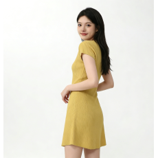 批发夏季姜黄色 V 领坑条针织<b class='q'>连衣裙</b>女<b class='q'>收腰</b>显瘦 A 字摆短袖短款修身裙