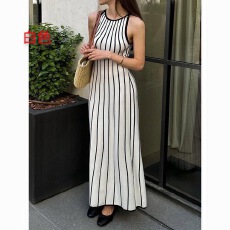 批发黑白竖条纹挂脖针织连衣裙女 显瘦修身无袖<b class='q'>背心</b>长裙