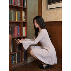 批发V 领小开叉喇叭袖针织<b class='q'>连衣裙</b>女秋冬收腰 A 字短款温柔风毛织短裙