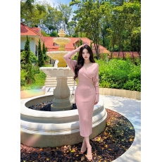 批发氛围感交叉 V 领针织<b class='q'>连衣裙</b>女 <b class='q'>露背</b>绑带收腰修身长袖包臀中长裙子