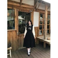 批发木耳边半高领假两件针织<b class='q'>连衣裙</b>女秋冬<b class='q'>绣花</b>收腰A字长款显瘦毛衣裙