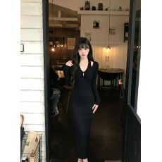 批发挂脖 V 领扭结金属扣针织<b class='q'>连衣裙</b>女 长袖修身坑条包臀长裙气质裙