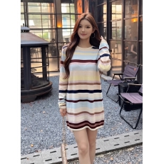 批发彩虹条纹羊毛马海毛连衣裙女 圆领修身显瘦包臀短裙氛围感打底裙