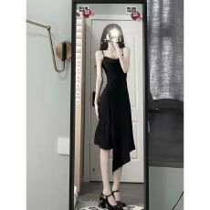 纯欲设计感小众长裙夏季名媛御姐气质赫本风不规则吊带连衣裙子女