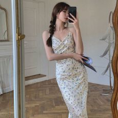 批发法式茶歇雪纺碎花吊带<b class='q'>连衣裙</b>女夏气质中长款收腰修身<b class='q'>开叉</b>包臀裙子