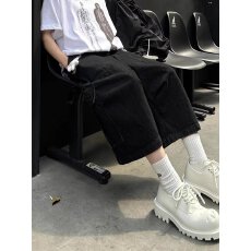 街头潮流个性黑色宽松短裤透气舒适时尚男士休闲装适合夏季穿着