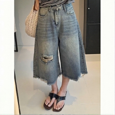 时尚宽松牛仔短裤个性破洞设计舒适透气夏季必备服饰