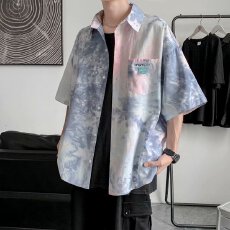 批发时尚潮流<b class='q'>男士</b><b class='q'>短袖</b><b class='q'>衬衫</b>休闲百搭色彩渐变个性设计适合夏季穿搭
