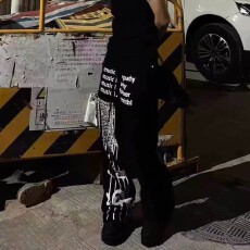 音乐主题休闲裤舒适透气适合日常搭配运动风格时尚百搭青年男士