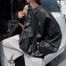 批发简约字母装饰宽松版型皮夹克时尚<b class='q'>百搭</b>单品