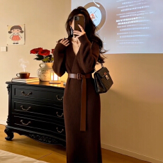 批发法式复古v领毛衣针织连衣裙子女秋<b class='q'>冬</b>2026新款高级感气质收腰长裙