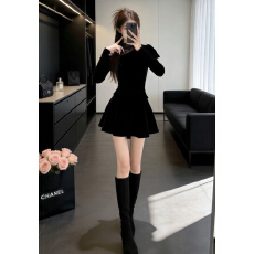 批发法式赫本风黑色<b class='q'>连衣裙</b>子女秋冬季2026新款高级感短裙套装新年战袍