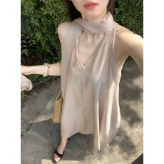 批发海边度假卡其色无袖挂脖连衣裙子女夏季2026<b class='q'>新款</b>短裙今年流行爆款
