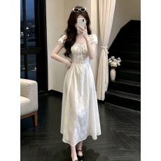 批发法式初恋方领泡泡袖白色<b class='q'>连衣裙</b>女夏季2026新款高级感气质收腰长裙