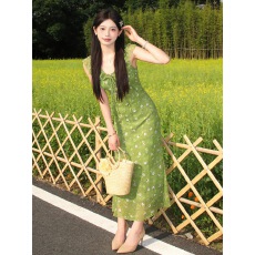批发法式小飞袖绿色碎花连衣裙子女2026初夏季新款绝美掐腰度假风长裙