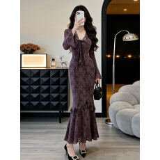 批发2025新款美拉德蕾丝v领针织鱼尾<b class='q'>连衣裙</b>子秋冬季气质修身包臀长裙