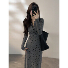 批发法式灰色<b class='q'>连衣裙</b>子女秋冬季2026新款巨好看小香miu系穿搭内搭长裙