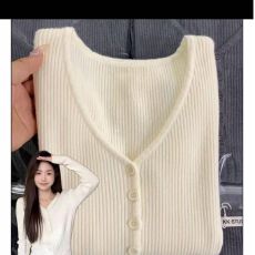 批发韩系杏色V领针织打底衫女内搭秋冬新款<b class='q'>修身</b>软糯收腰显瘦长袖上衣