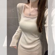 批发别致纯欲方领打底衫女内搭早春2026新款<b class='q'>修身</b>高级感长袖针织衫上衣