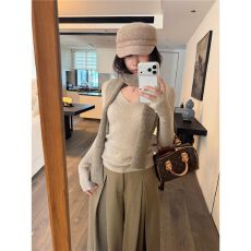 批发小众设计感基础款长袖<b class='q'>针织衫</b>女冬季2026新款百搭修身显瘦套头上衣