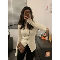 批发交叉V领针织打底衫女秋<b class='q'>冬</b>季2026新款早春装修身内搭别致独特上衣
