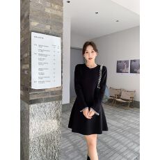 批发秋冬新款内搭针织连衣裙女小黑裙中<b class='q'>长款</b>打底小个子毛衣a字毛衣裙