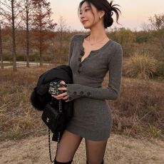 批发初<b class='q'>冬</b>巨好看的针织连衣裙女秋<b class='q'>冬</b>收腰修身内搭纯欲亨利领包臀短裙子