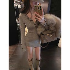 批发INMIFACE v领纽扣长袖针织连衣裙女秋<b class='q'>冬</b>收腰毛线御姐风包臀裙