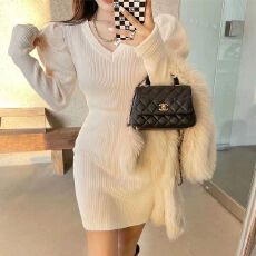 批发针织连衣裙女春秋冬新款条纹V领泡泡袖<b class='q'>修身</b>长款过膝打底毛衣裙子