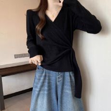 批发高级感黑色V领针织衫女秋季新款<b class='q'>大码</b>胖mm内搭打底不规则收腰上衣