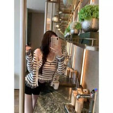 批发法式气质小香风<b class='q'>条纹</b>显瘦减龄针织开衫＋修身<b class='q'>条纹</b>背心辣妹两件套女