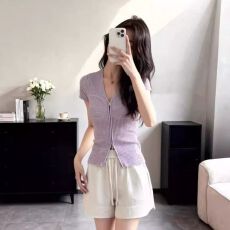 批发紫色正肩v领简约短袖T恤<b class='q'>女</b>夏季设计感收腰针织<b class='q'>开衫</b>独特拉链短上衣