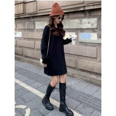 批发针织连衣裙女秋冬配大衣内搭2026年新款显瘦<b class='q'>裙子</b>打底毛衣裙中长款