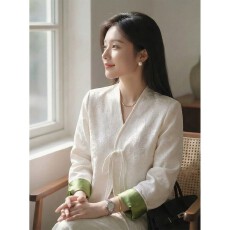 批发新中式白色V领外套女2026春秋季新款国风巨好看宽松显瘦短款上衣