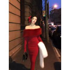 批发红色纯欲毛领一字肩长袖连衣裙女秋冬辣妹高级感紧身收腰包臀长裙