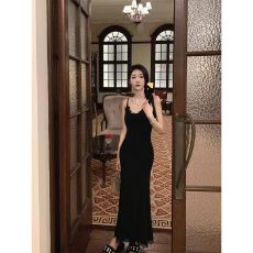 批发显瘦纯欲气质收腰吊带连衣裙女装春夏<b class='q'>修身</b>黑色蕾丝打底包臀长裙子